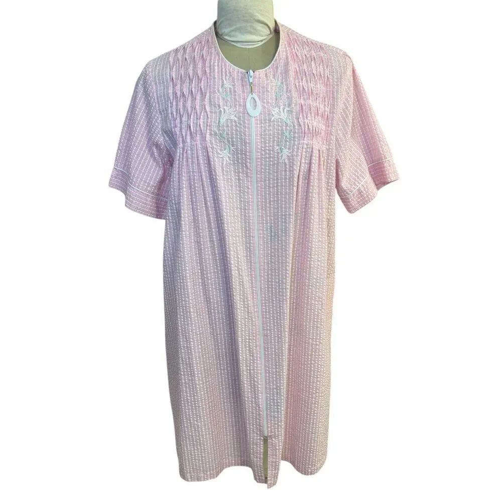 Miss Elaine Robe Duster Seersucker Smocked Full Zip Sz. L Pink/White Comfortable